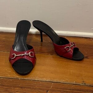Vtg Gucci Tom Ford Y2K Horse-bit Red Patent Leather Peep Toe Mule Pumps 6.5